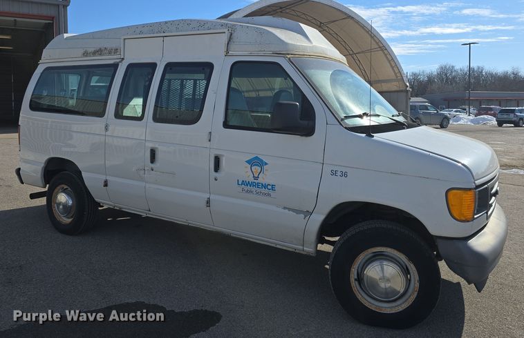 image for item DO7729 2006 Ford E350 Super Duty handicap accessible van
