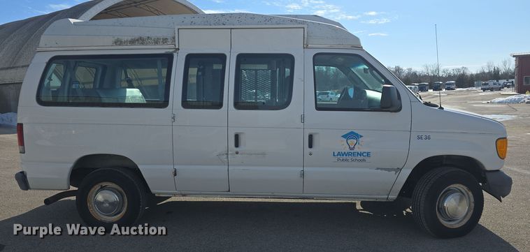 image for item DO7729 2006 Ford E350 Super Duty handicap accessible van