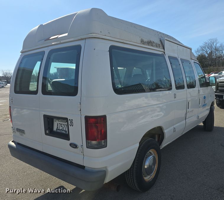 image for item DO7729 2006 Ford E350 Super Duty handicap accessible van