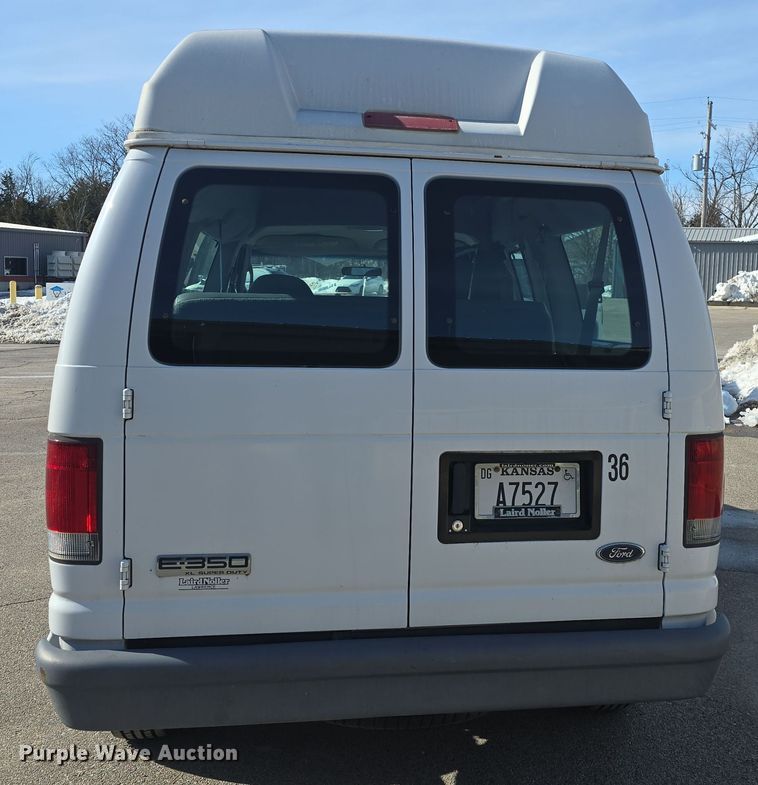 image for item DO7729 2006 Ford E350 Super Duty handicap accessible van
