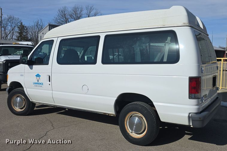 image for item DO7729 2006 Ford E350 Super Duty handicap accessible van