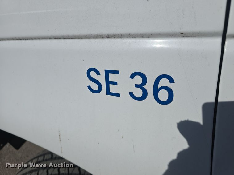 image for item DO7729 2006 Ford E350 Super Duty handicap accessible van