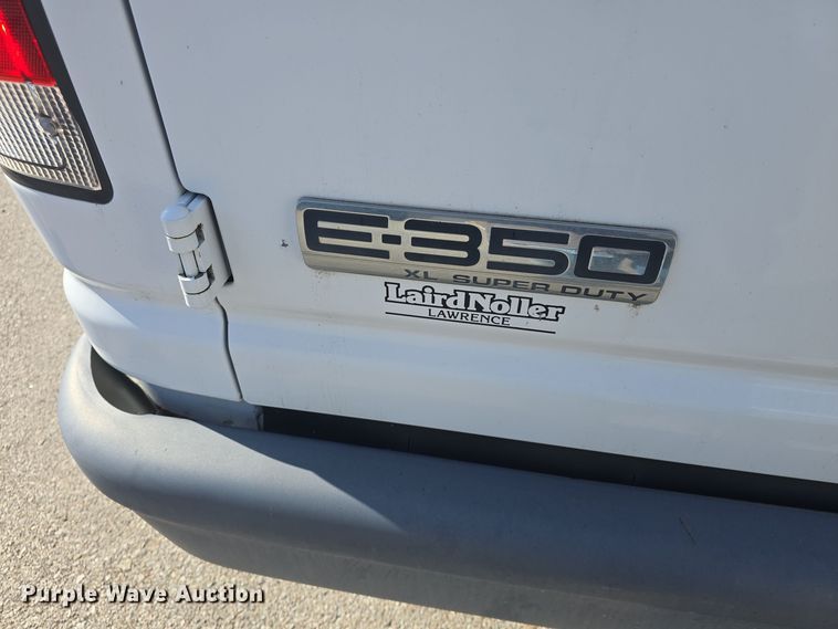 image for item DO7729 2006 Ford E350 Super Duty handicap accessible van