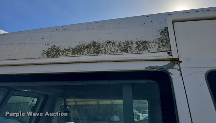 image for item DO7729 2006 Ford E350 Super Duty handicap accessible van