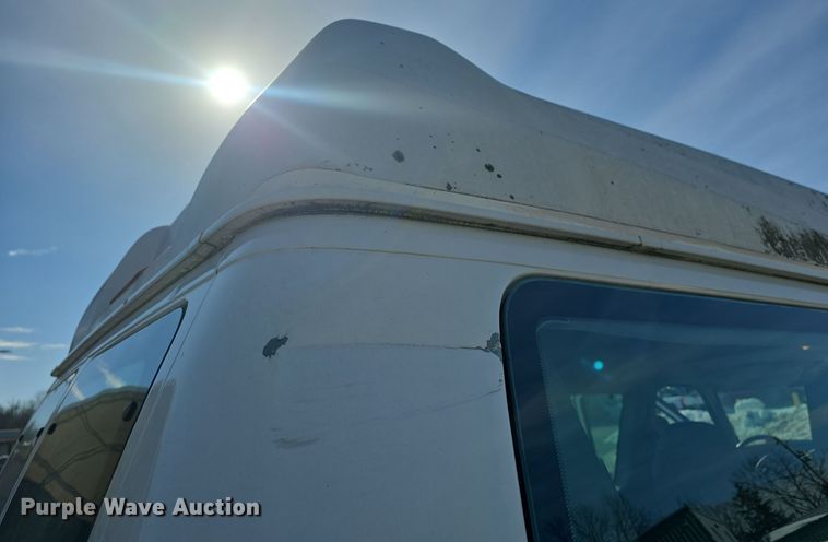 image for item DO7729 2006 Ford E350 Super Duty handicap accessible van