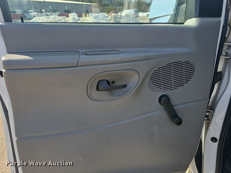 image for item DO7729 2006 Ford E350 Super Duty handicap accessible van