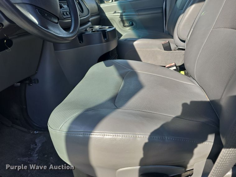 image for item DO7729 2006 Ford E350 Super Duty handicap accessible van