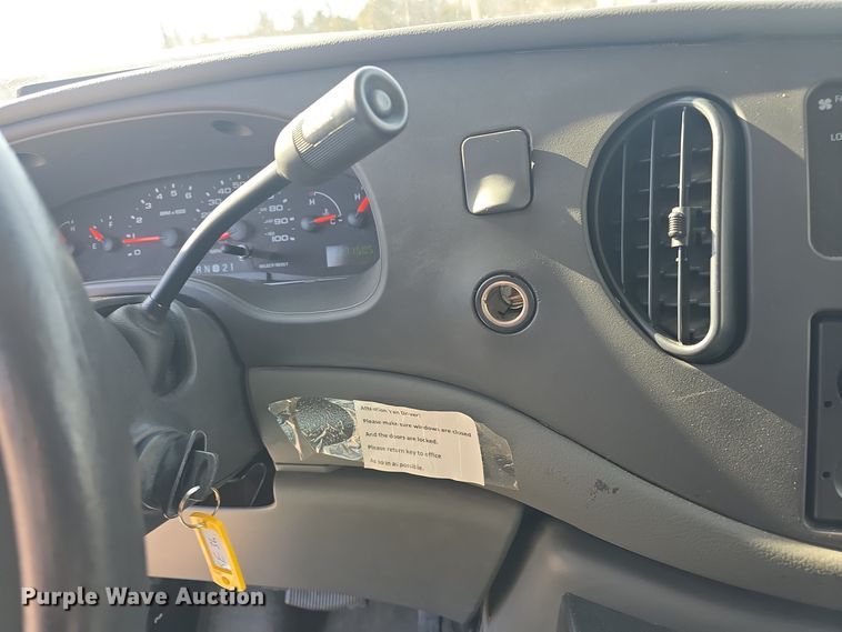 image for item DO7729 2006 Ford E350 Super Duty handicap accessible van