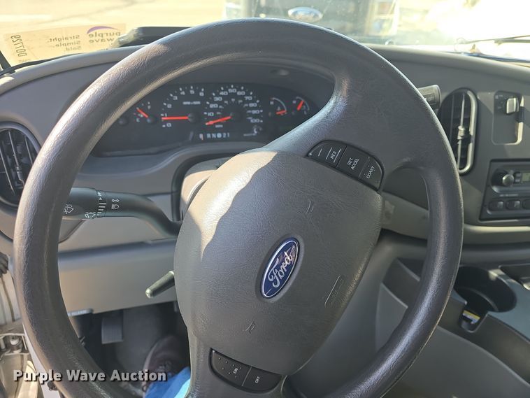 image for item DO7729 2006 Ford E350 Super Duty handicap accessible van