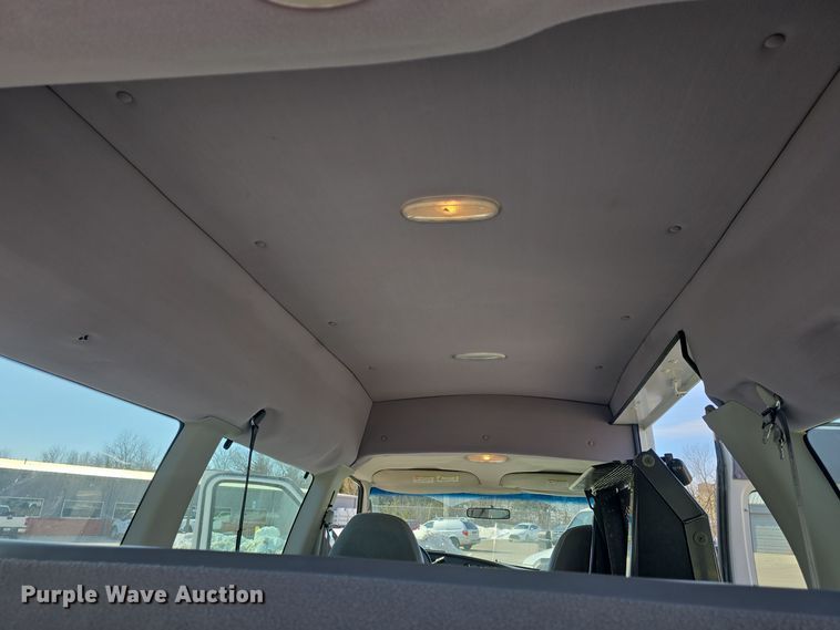 image for item DO7729 2006 Ford E350 Super Duty handicap accessible van