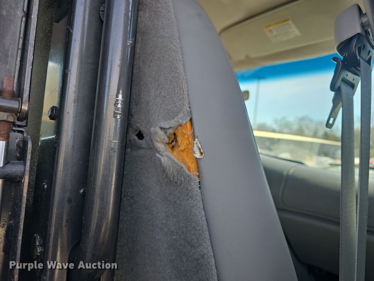 image for item DO7729 2006 Ford E350 Super Duty handicap accessible van