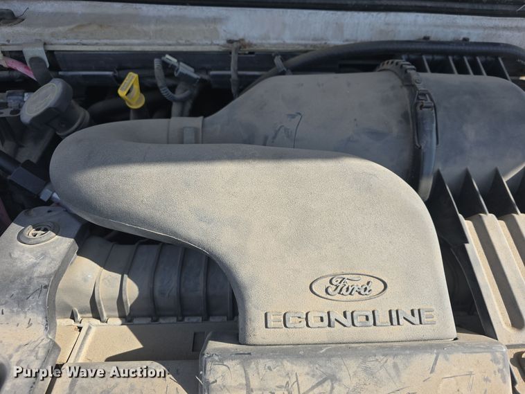 image for item DO7729 2006 Ford E350 Super Duty handicap accessible van