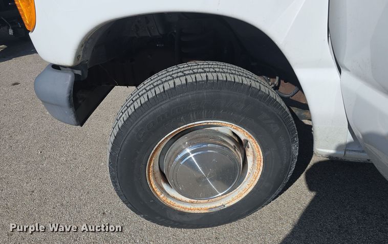 image for item DO7729 2006 Ford E350 Super Duty handicap accessible van