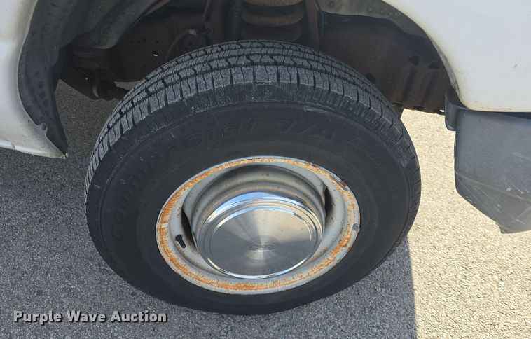 image for item DO7729 2006 Ford E350 Super Duty handicap accessible van