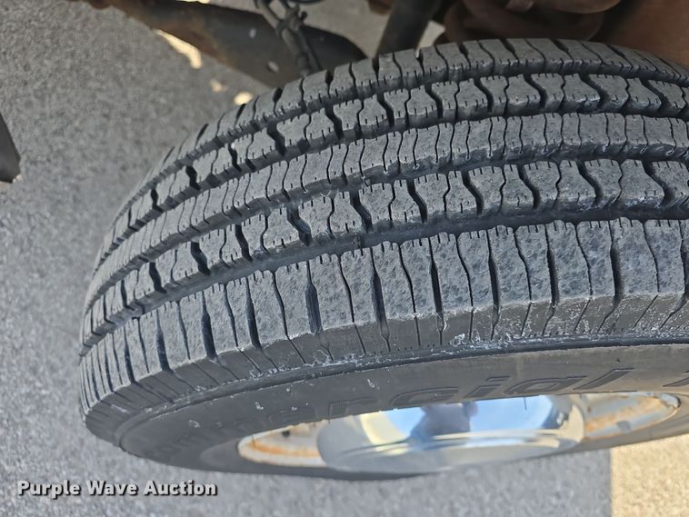 image for item DO7729 2006 Ford E350 Super Duty handicap accessible van