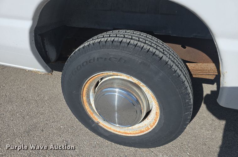 image for item DO7729 2006 Ford E350 Super Duty handicap accessible van