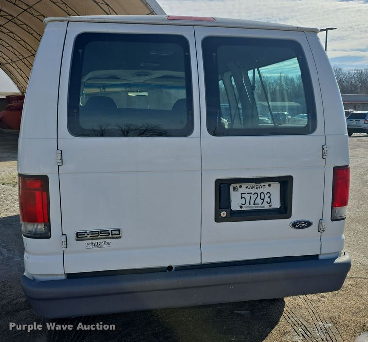 image for item DO7730 2006 Ford E350 Super Duty XL van