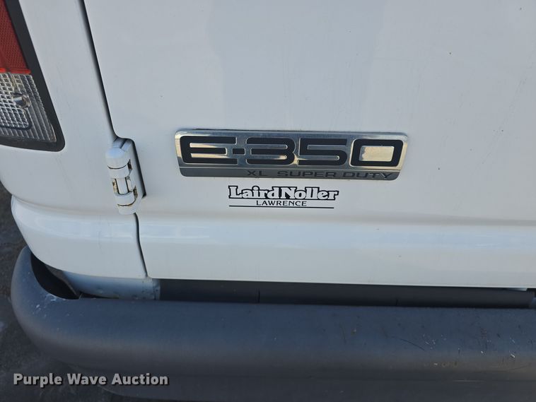 image for item DO7730 2006 Ford E350 Super Duty XL van