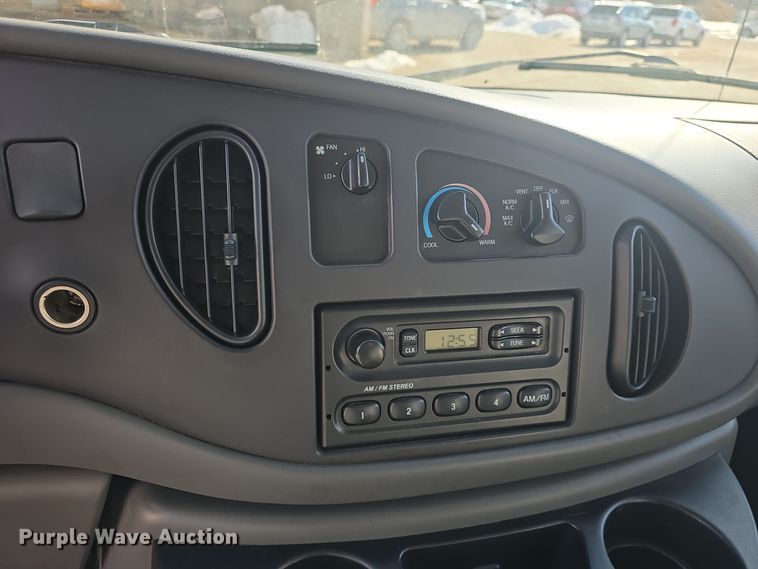 image for item DO7730 2006 Ford E350 Super Duty XL van