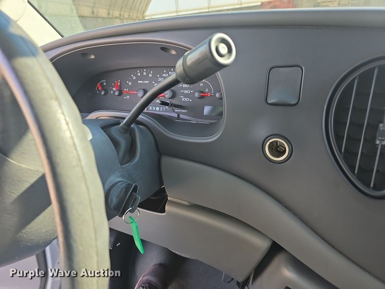 image for item DO7730 2006 Ford E350 Super Duty XL van