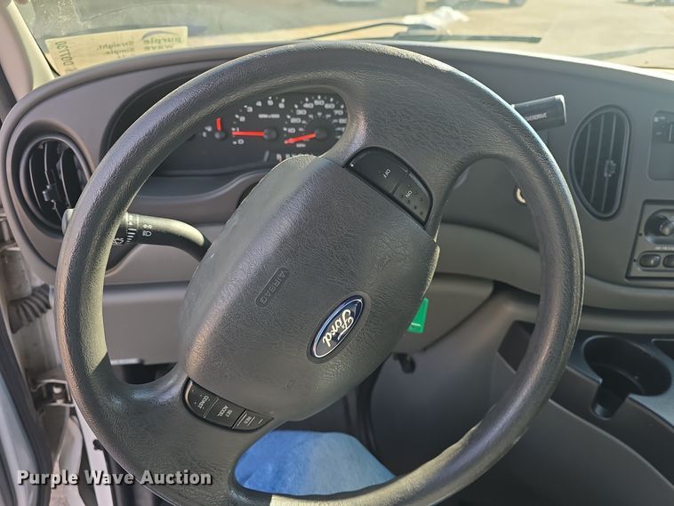 image for item DO7730 2006 Ford E350 Super Duty XL van