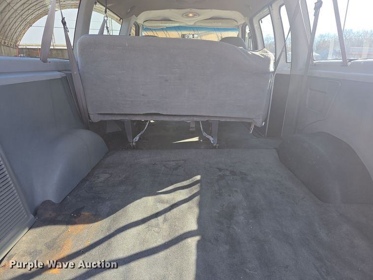 image for item DO7730 2006 Ford E350 Super Duty XL van