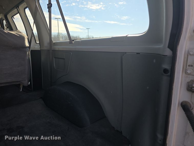 image for item DO7730 2006 Ford E350 Super Duty XL van