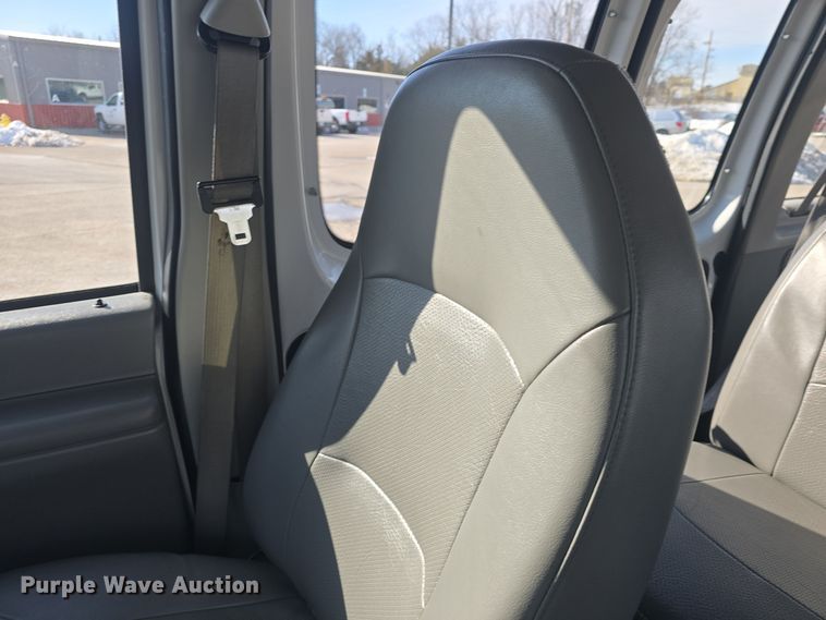 image for item DO7730 2006 Ford E350 Super Duty XL van