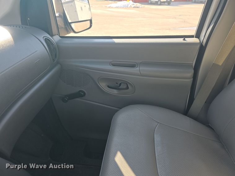 image for item DO7730 2006 Ford E350 Super Duty XL van