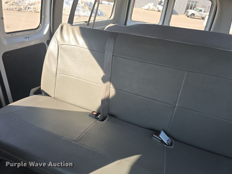 image for item DO7730 2006 Ford E350 Super Duty XL van