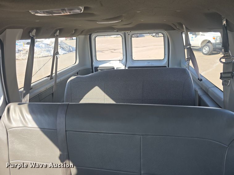 image for item DO7730 2006 Ford E350 Super Duty XL van