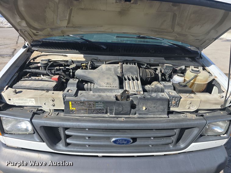 image for item DO7730 2006 Ford E350 Super Duty XL van