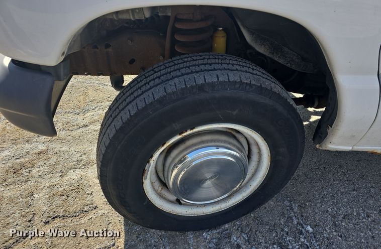 image for item DO7730 2006 Ford E350 Super Duty XL van