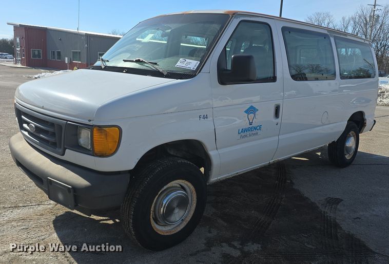 image for item DO7731 2004 Ford E350 Super Duty XL van