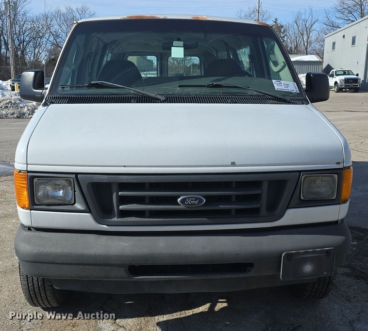 image for item DO7731 2004 Ford E350 Super Duty XL van