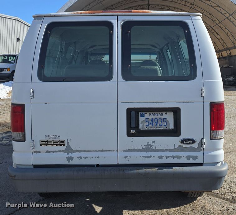 image for item DO7731 2004 Ford E350 Super Duty XL van