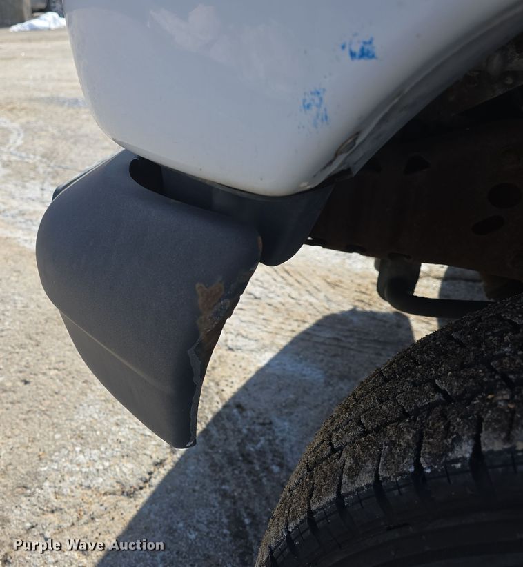 image for item DO7731 2004 Ford E350 Super Duty XL van