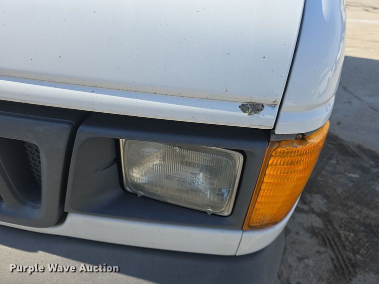 image for item DO7731 2004 Ford E350 Super Duty XL van