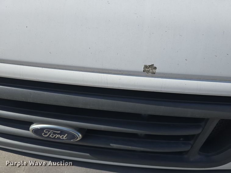 image for item DO7731 2004 Ford E350 Super Duty XL van