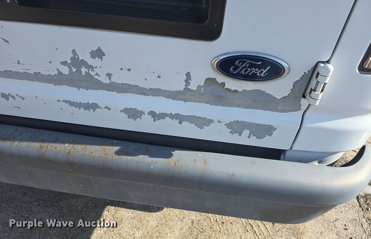 image for item DO7731 2004 Ford E350 Super Duty XL van