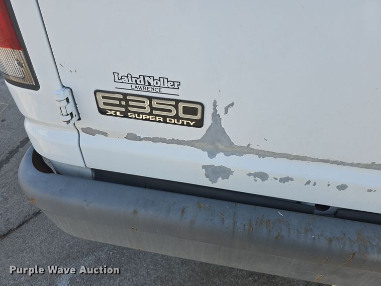 image for item DO7731 2004 Ford E350 Super Duty XL van
