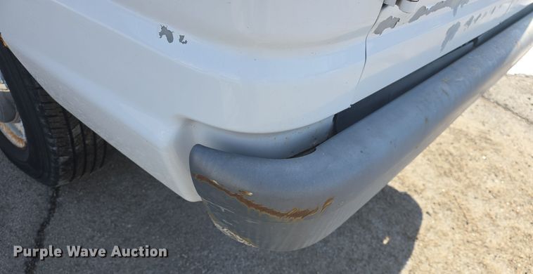 image for item DO7731 2004 Ford E350 Super Duty XL van