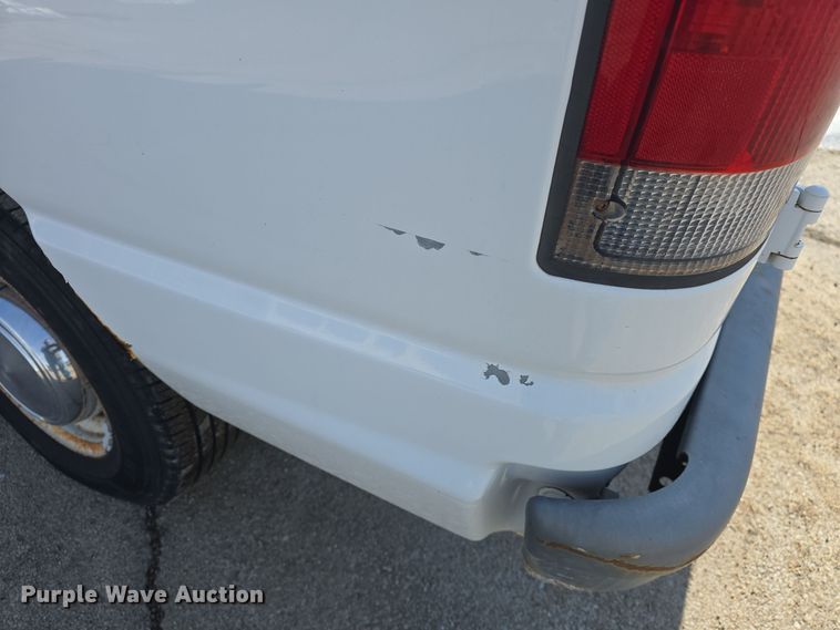 image for item DO7731 2004 Ford E350 Super Duty XL van