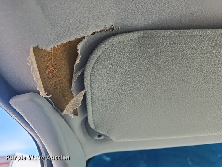 image for item DO7731 2004 Ford E350 Super Duty XL van