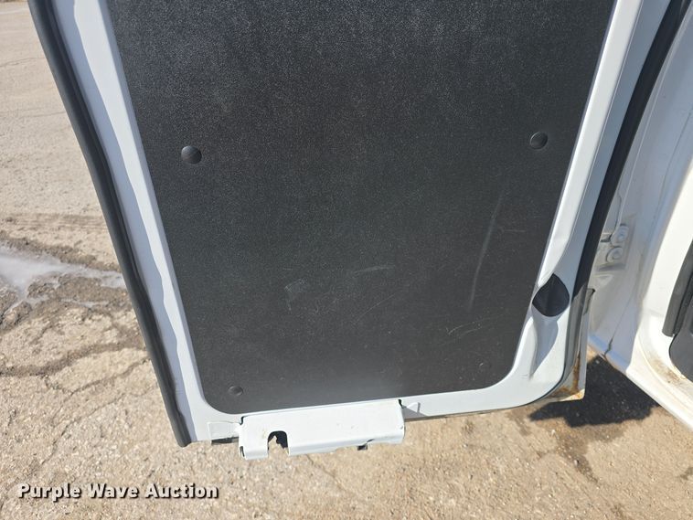 image for item DO7731 2004 Ford E350 Super Duty XL van