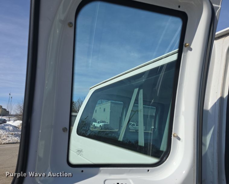 image for item DO7731 2004 Ford E350 Super Duty XL van