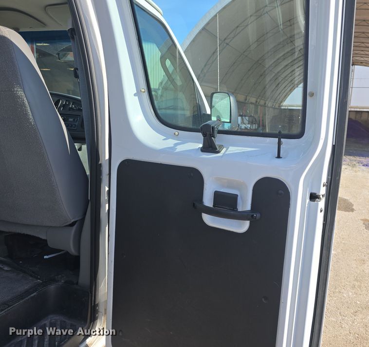 image for item DO7731 2004 Ford E350 Super Duty XL van