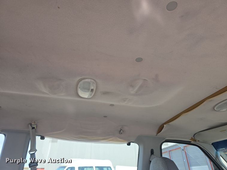 image for item DO7731 2004 Ford E350 Super Duty XL van