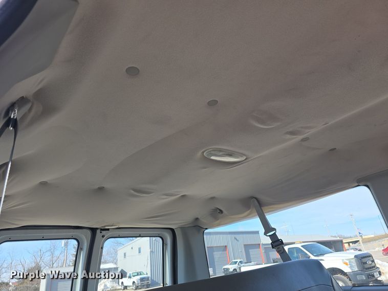 image for item DO7731 2004 Ford E350 Super Duty XL van