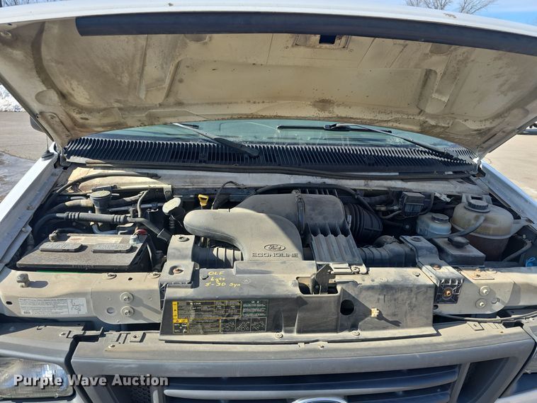 image for item DO7731 2004 Ford E350 Super Duty XL van